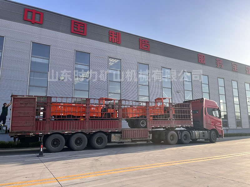 2臺8噸井下自卸車發(fā)往新疆